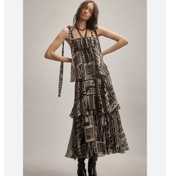 NIKITA MHAISALKAR SLEEVELESS SQUARE-NECK TIERED MIDI DRESS - Picture 1 of 12